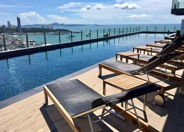 The Base Central Pattaya Quiet King-Bed With Infinity Pool & Free Netflix