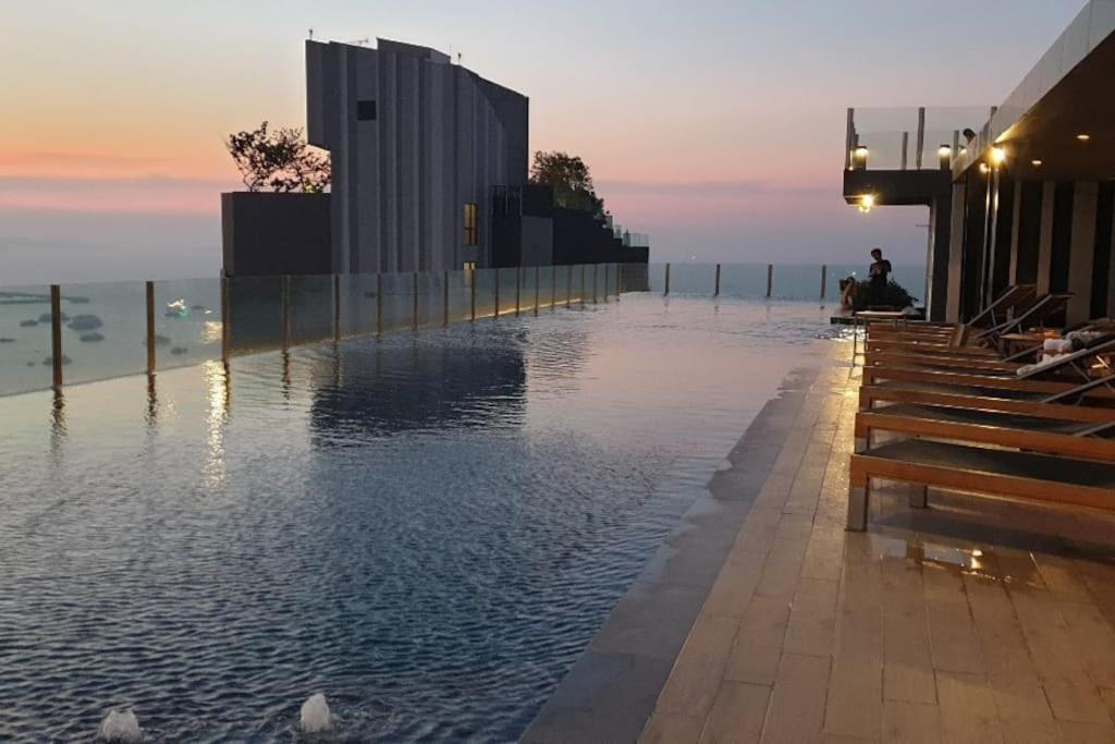 The Base Quiet King-bed With Infinity Pool & Free Netflix Appartement Pattaya