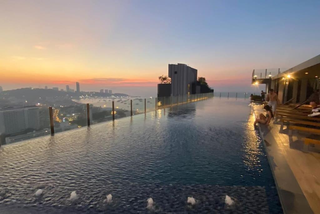 The Base Quiet King-bed With Infinity Pool & Free Netflix Appartement Pattaya